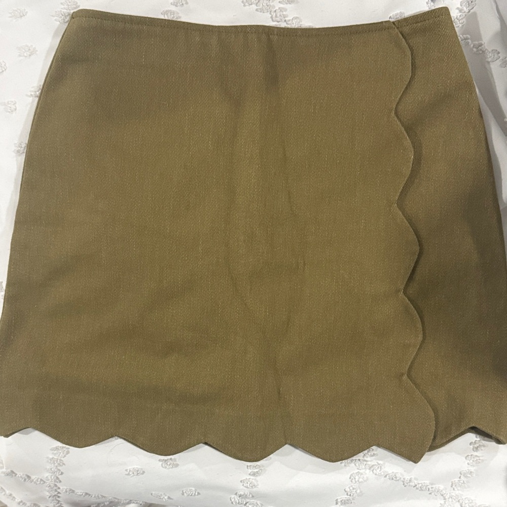 Mi Ami Olive Scalloped Hem Skirt